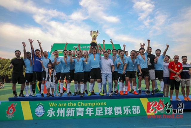 特雷-杨32+15老鹰灭太阳3连胜 国王力克步行者